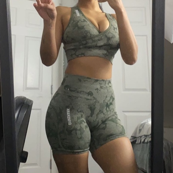 GYMSHARK Adapt Camo Seamless Sports Bra and Shorts – Green - Picture 10 of 11